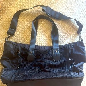 Lululemon duffle gym / travel / tote